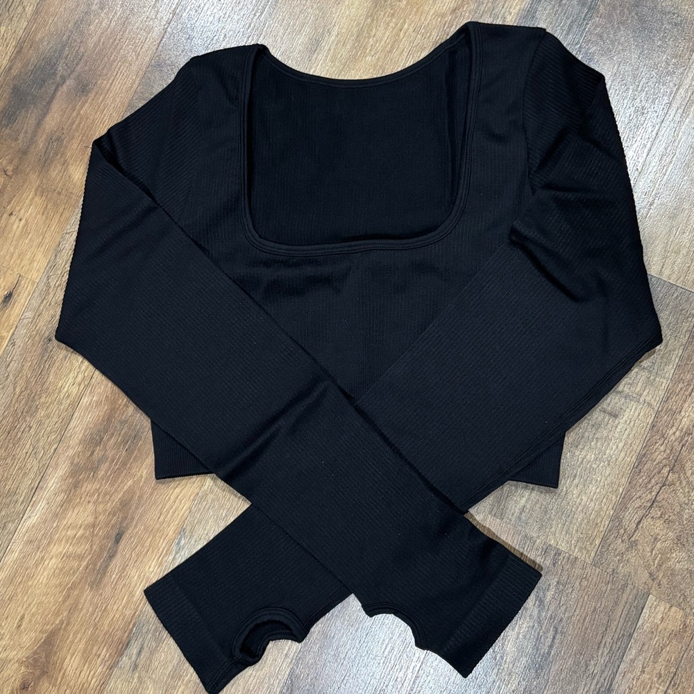 Crop-top W/Thumbholes